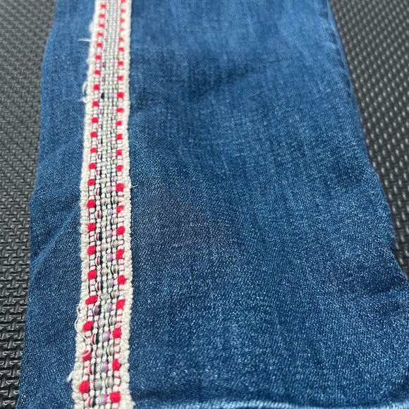 Pilcro embroidered leg Jeans size 29 - Picture 3 of 7